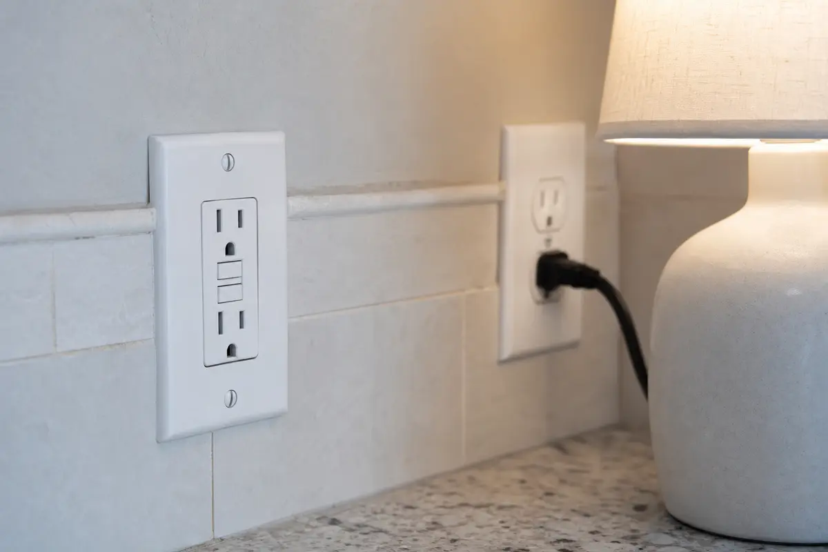 Nearby GFCI and lamp checked while tracing a light switch that has lost power