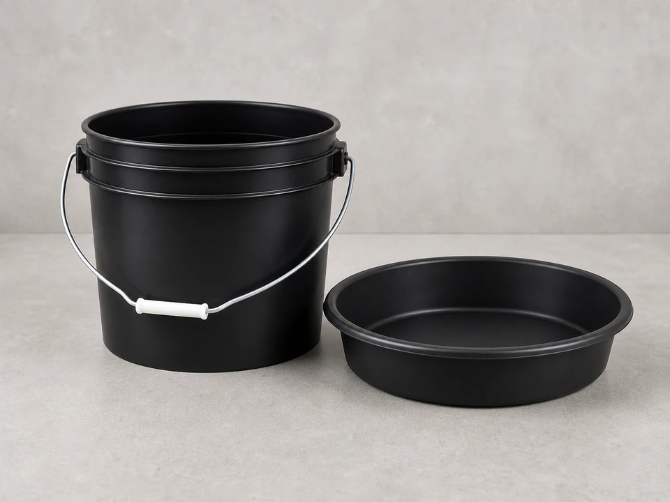 Bucket or deep pan tool