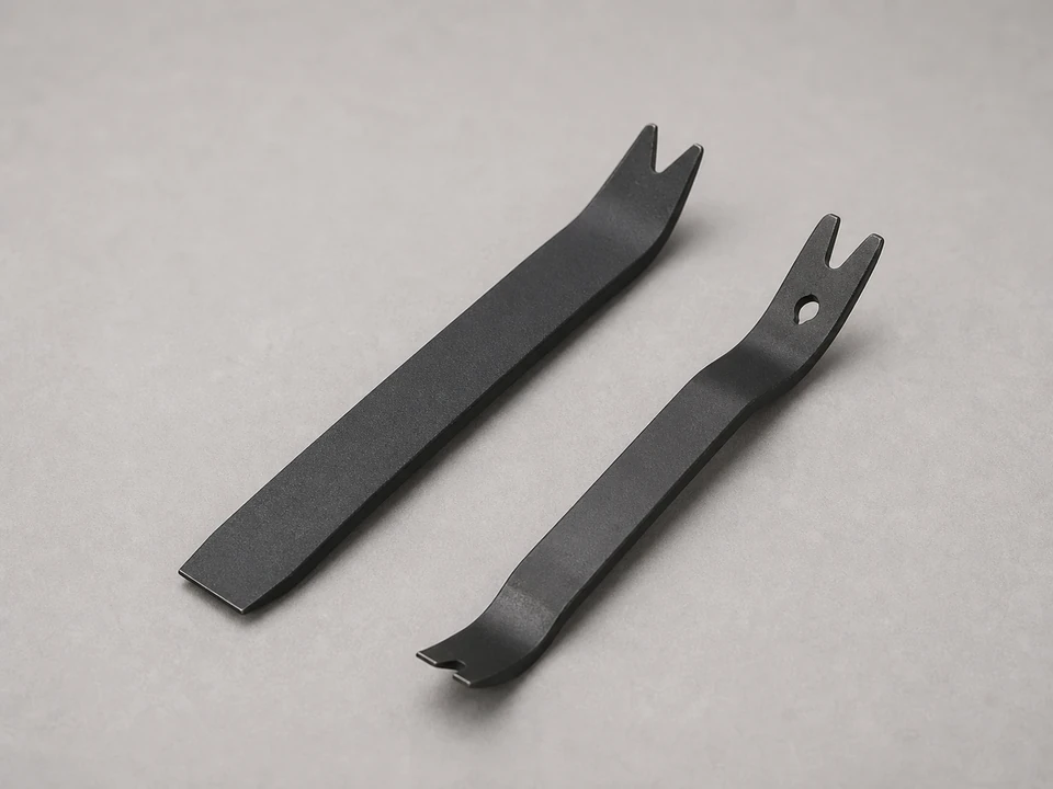 Pry bar or trim puller tool