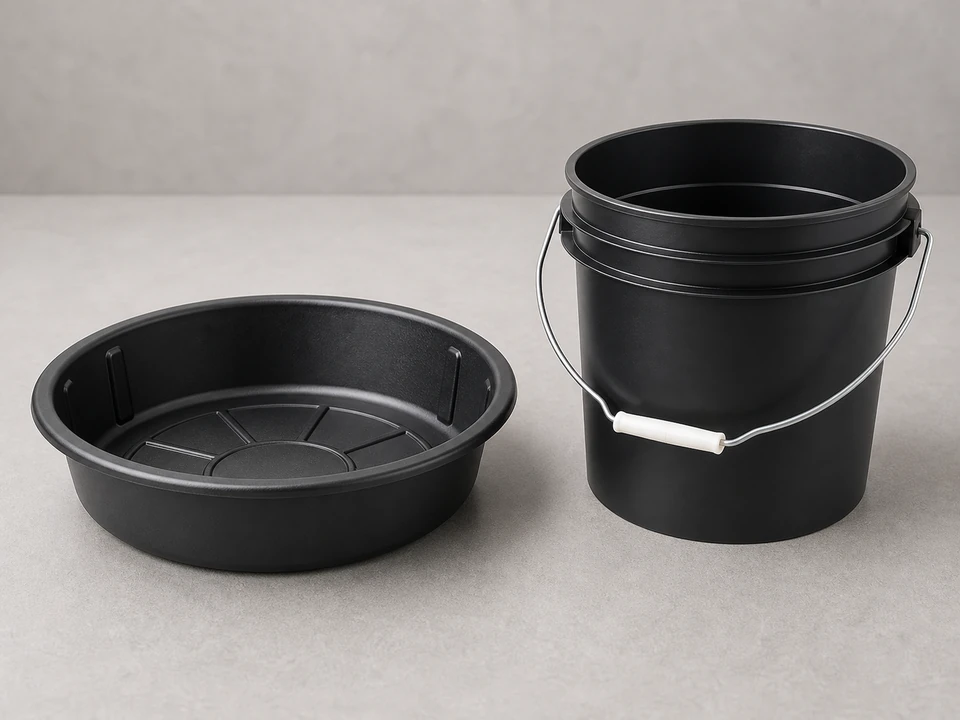 Small bucket or shallow pan tool