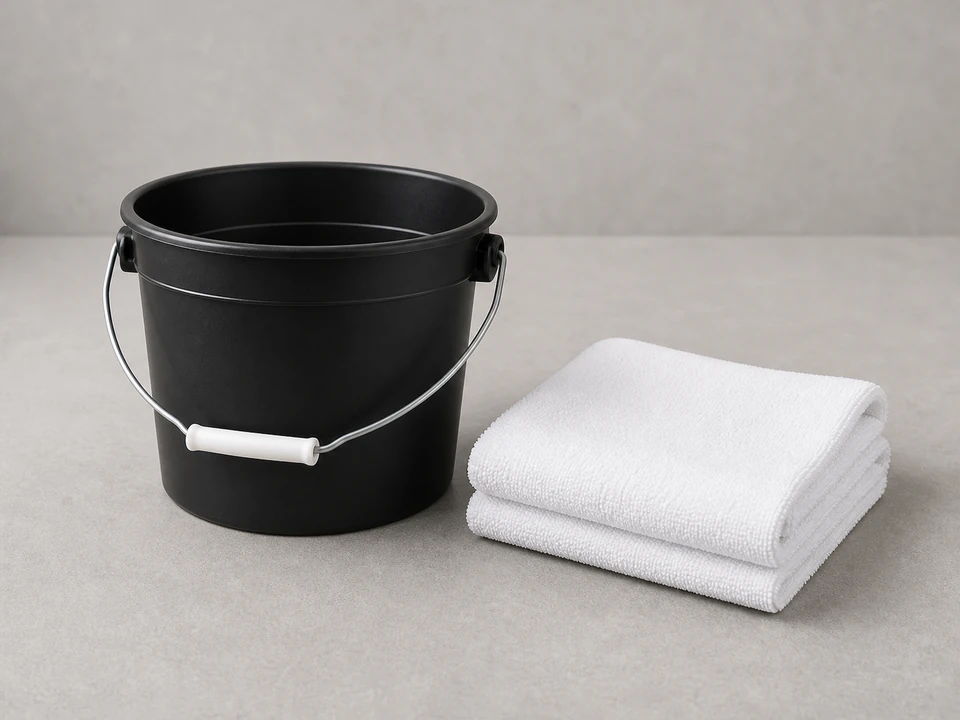 Small bucket or towels tool