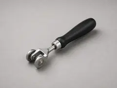 Screen rolling tool tool