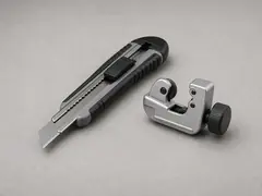 Tubing cutter or sharp utility knife tool